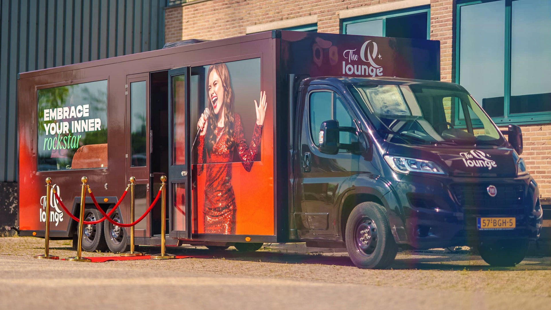 The Q Lounge karaokebus