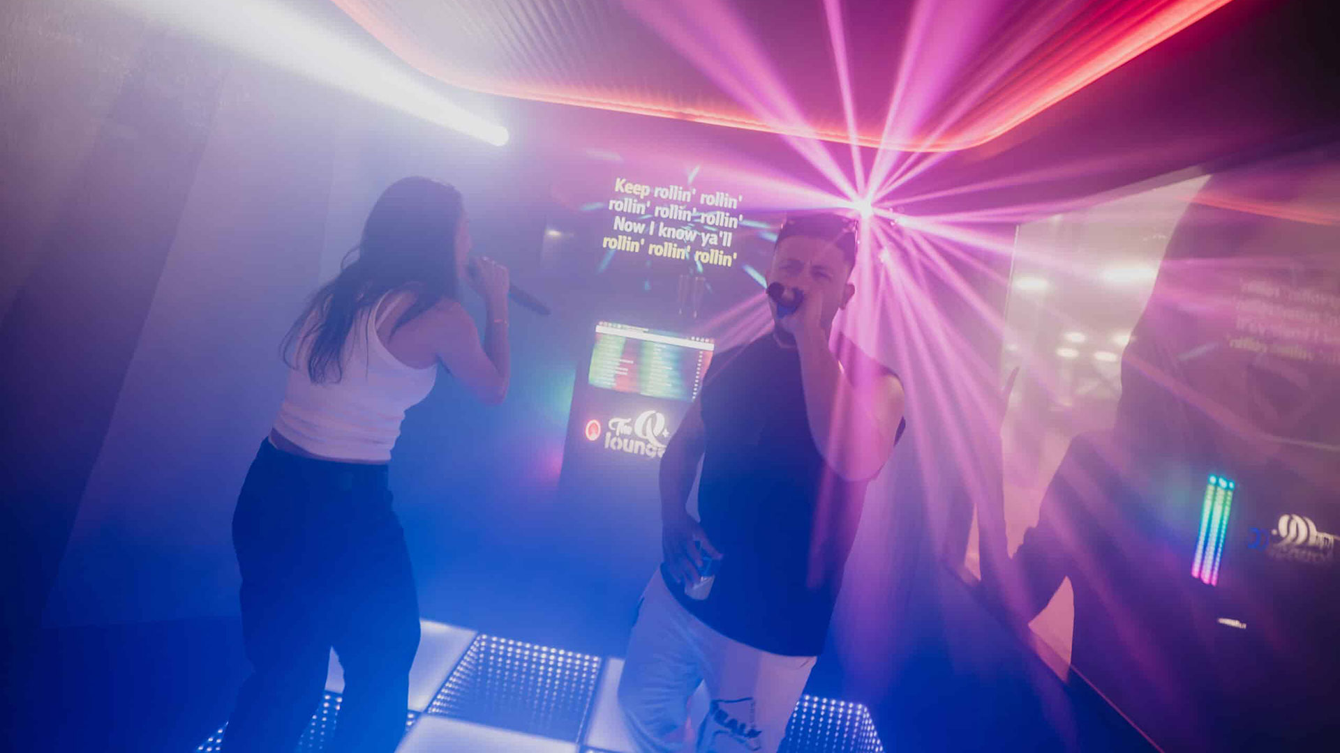 The Q Lounge karaokebus