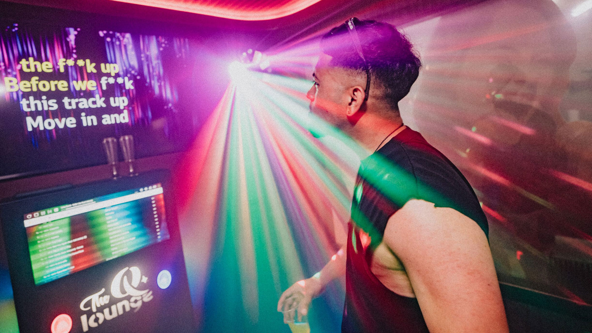 The Q Lounge karaokebus