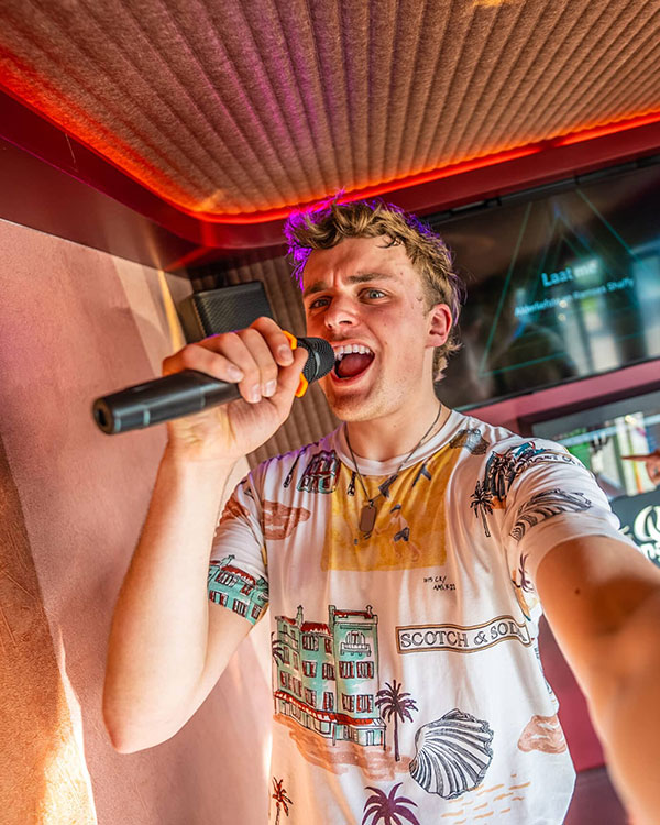 The Q Lounge karaokebus