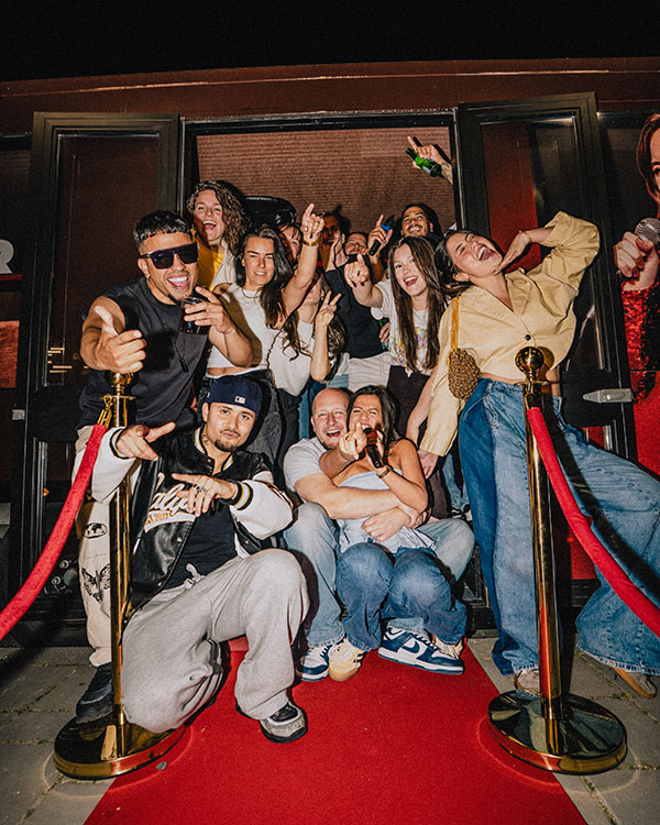 The Q Lounge Karaokebus